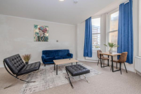 Spacious 2 Bedroom Flat Next to Brighton Beach Sleep 6 Guests RFT